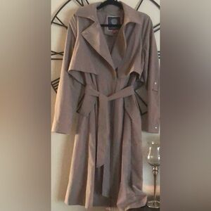 Vince Camuto tan/khaki Trench Coat/ rain Coat Medium.